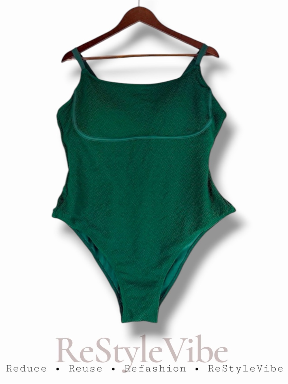 BERLOOK Women’s Size 22 Swimsuit One Piece NWT Adjustable Straps Textured NEW